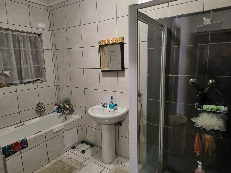 3 Bedroom Property for Sale in Kannoniers Park North West